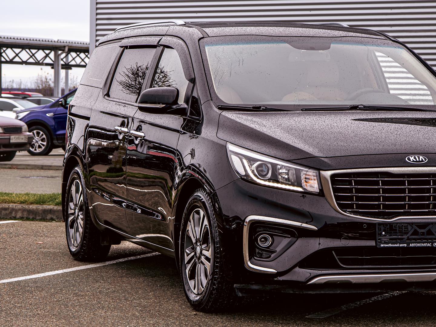 Kia Carnival