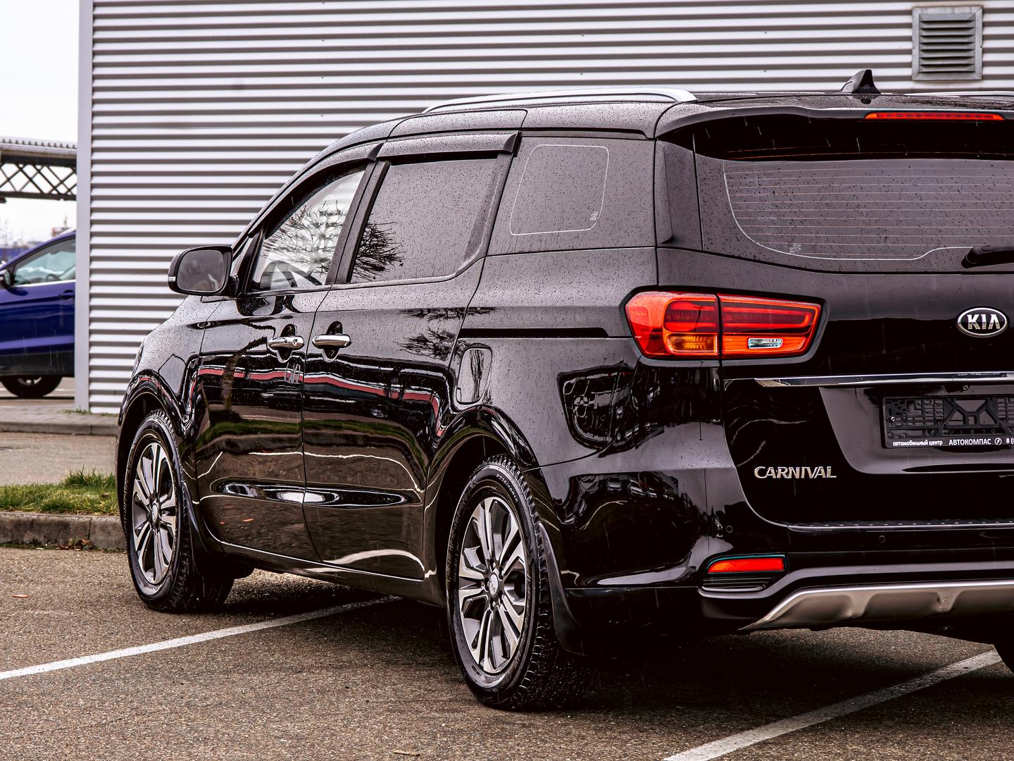 Kia Carnival