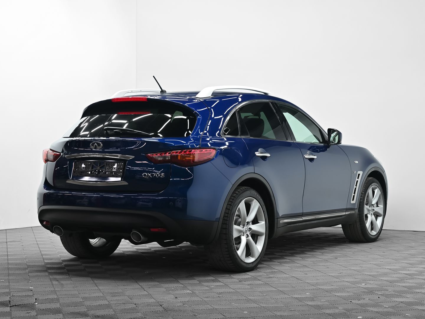 Infiniti QX70