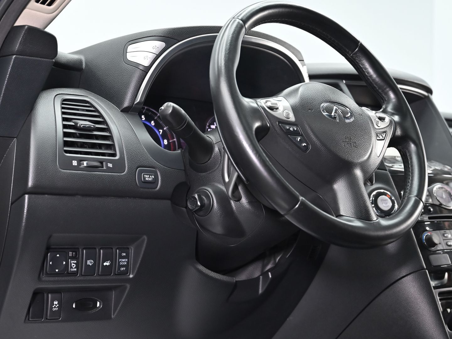 Infiniti QX70