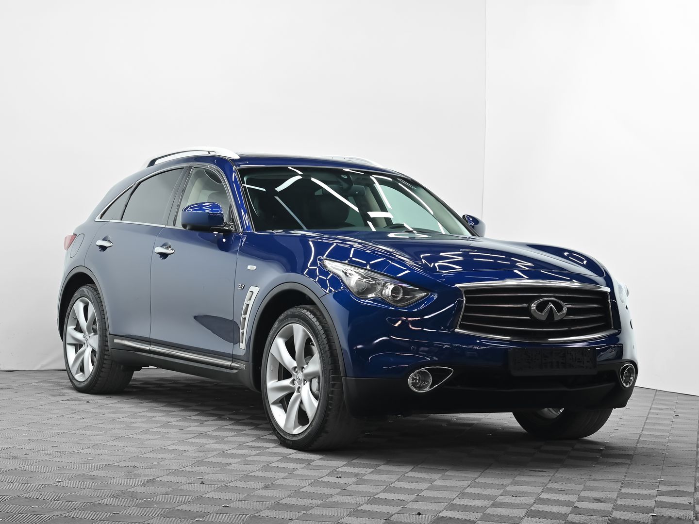 Infiniti QX70