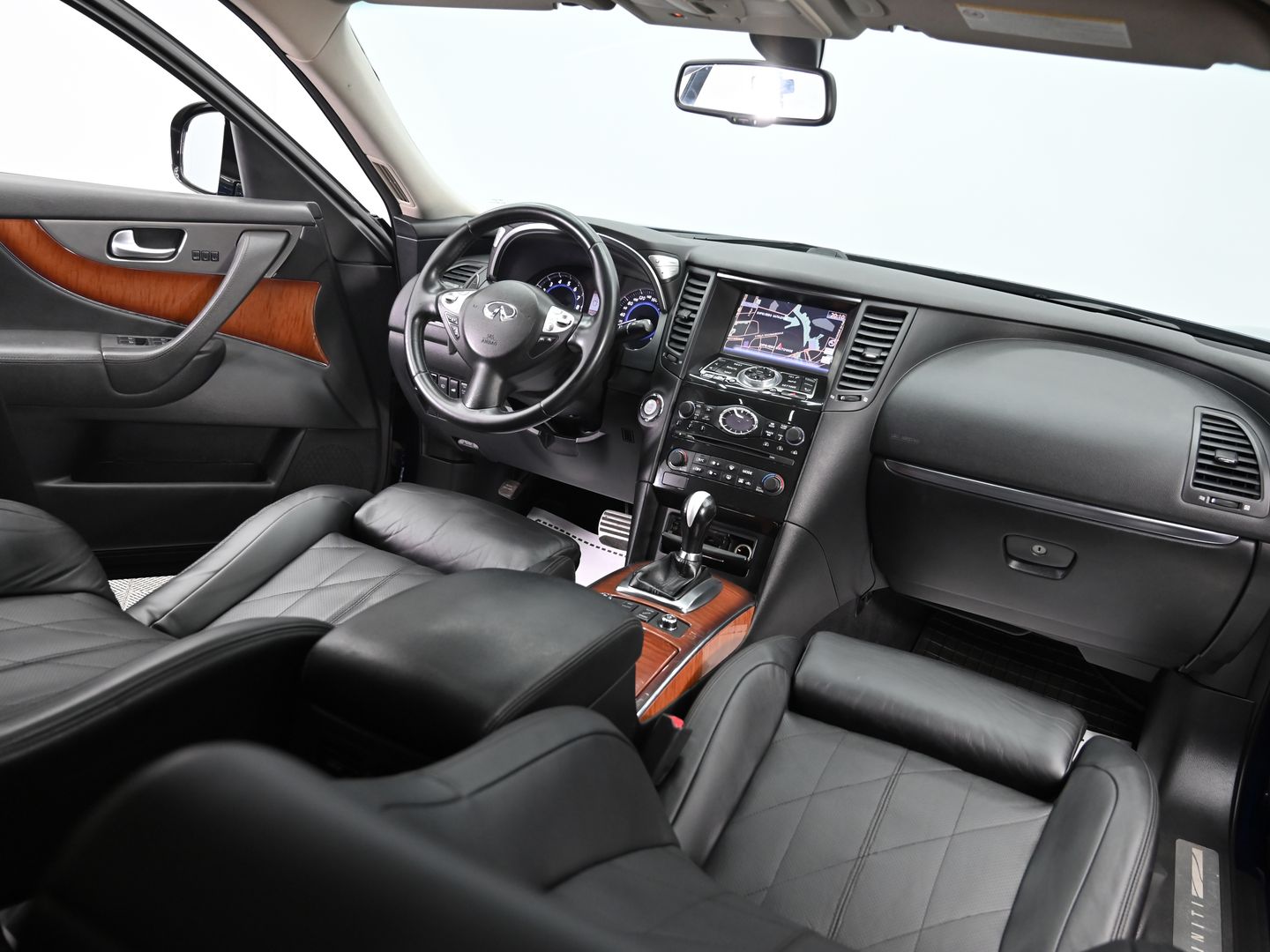 Infiniti QX70
