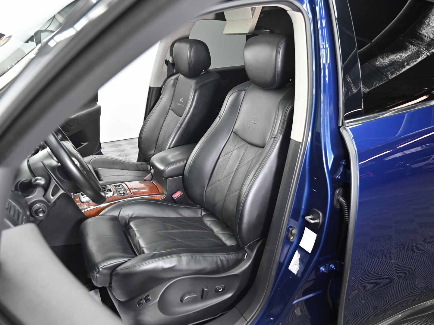Infiniti QX70