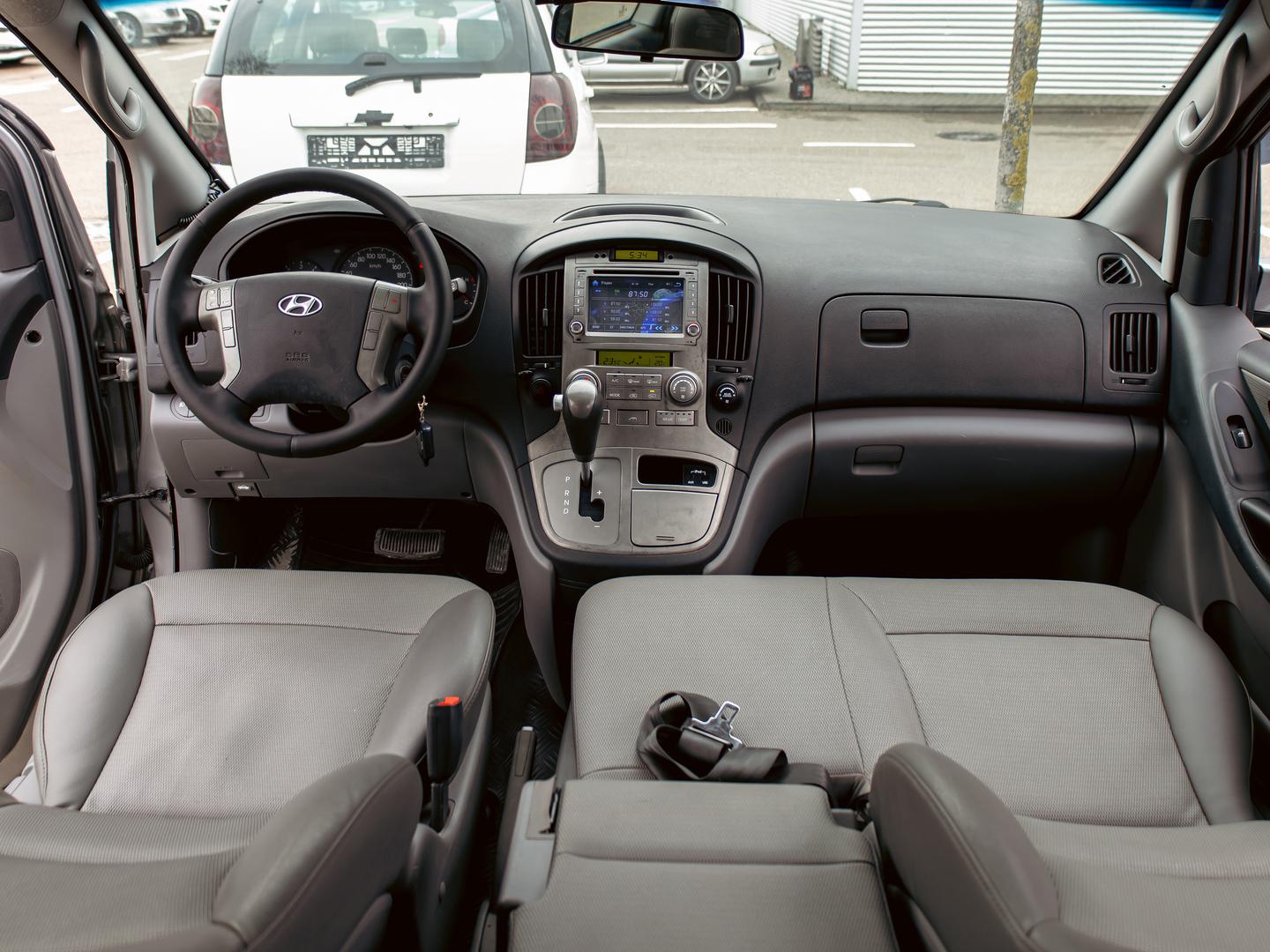 Hyundai Grand Starex