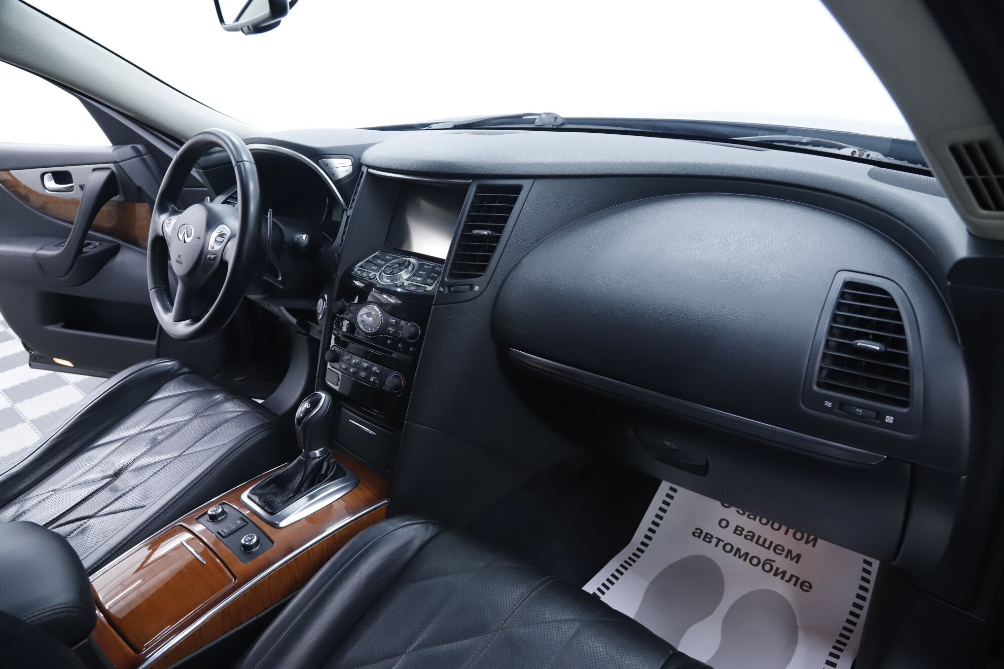 Infiniti QX70