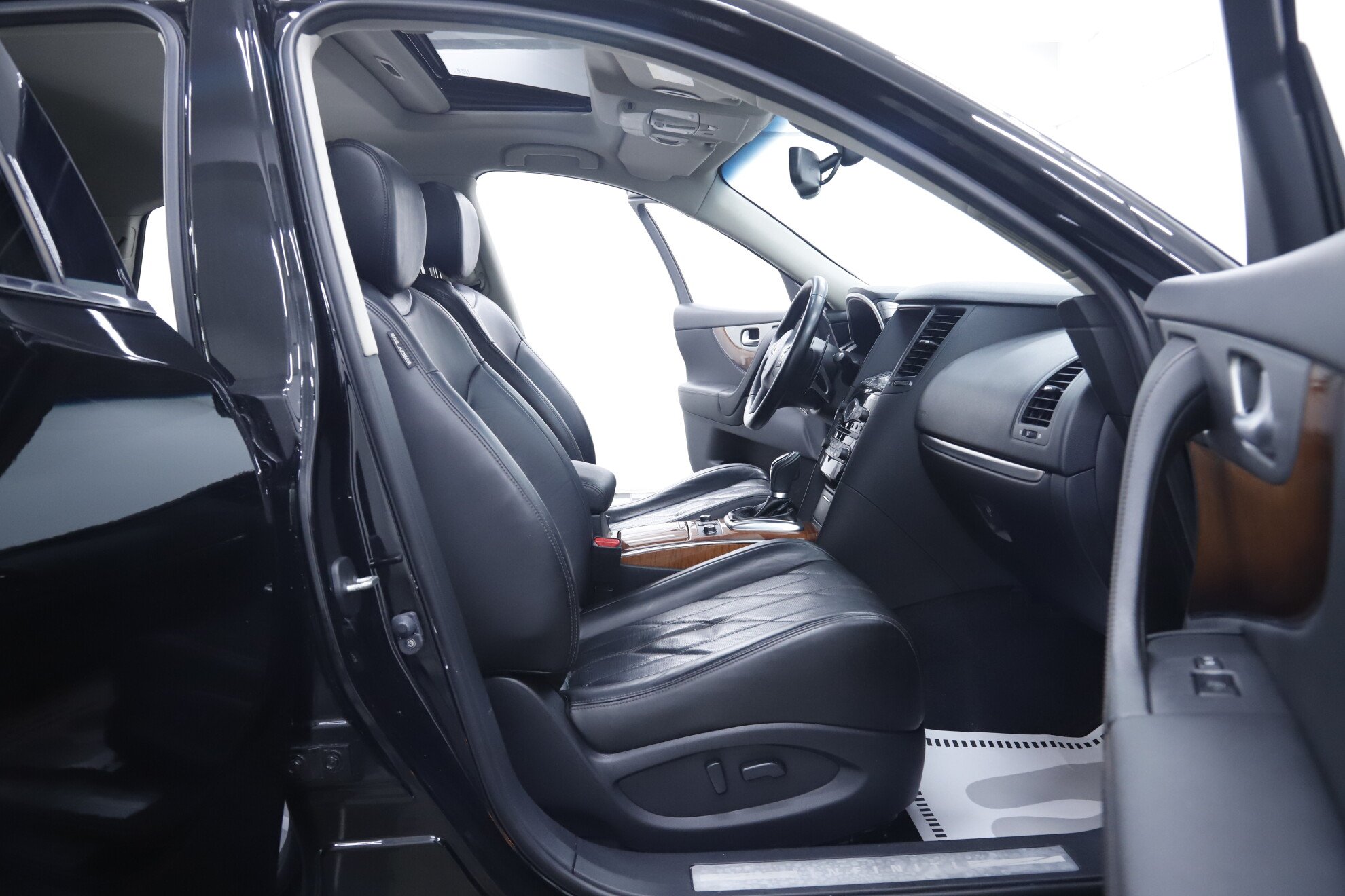 Infiniti QX70