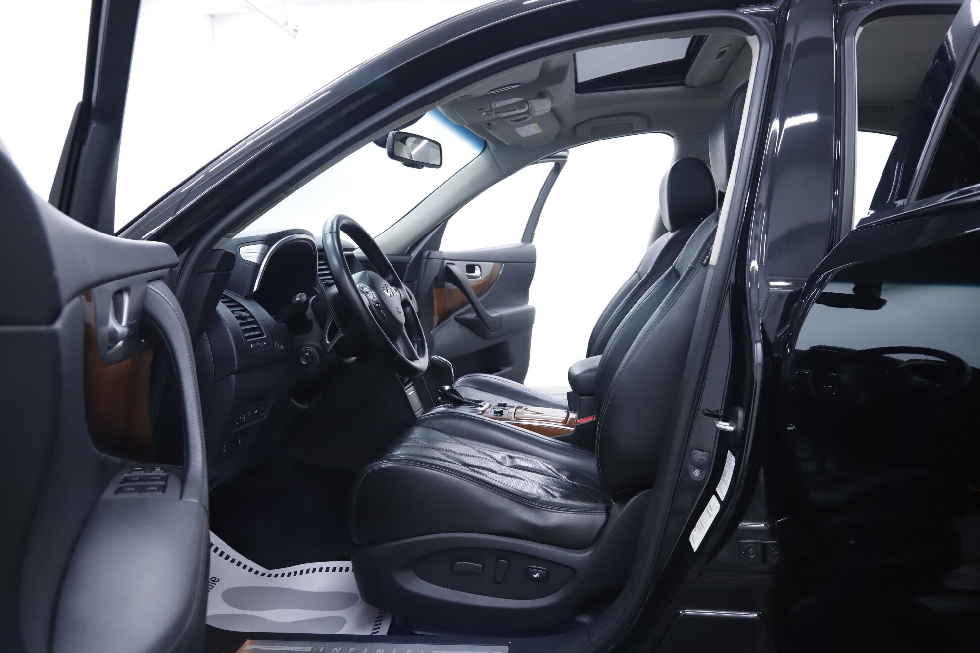 Infiniti QX70