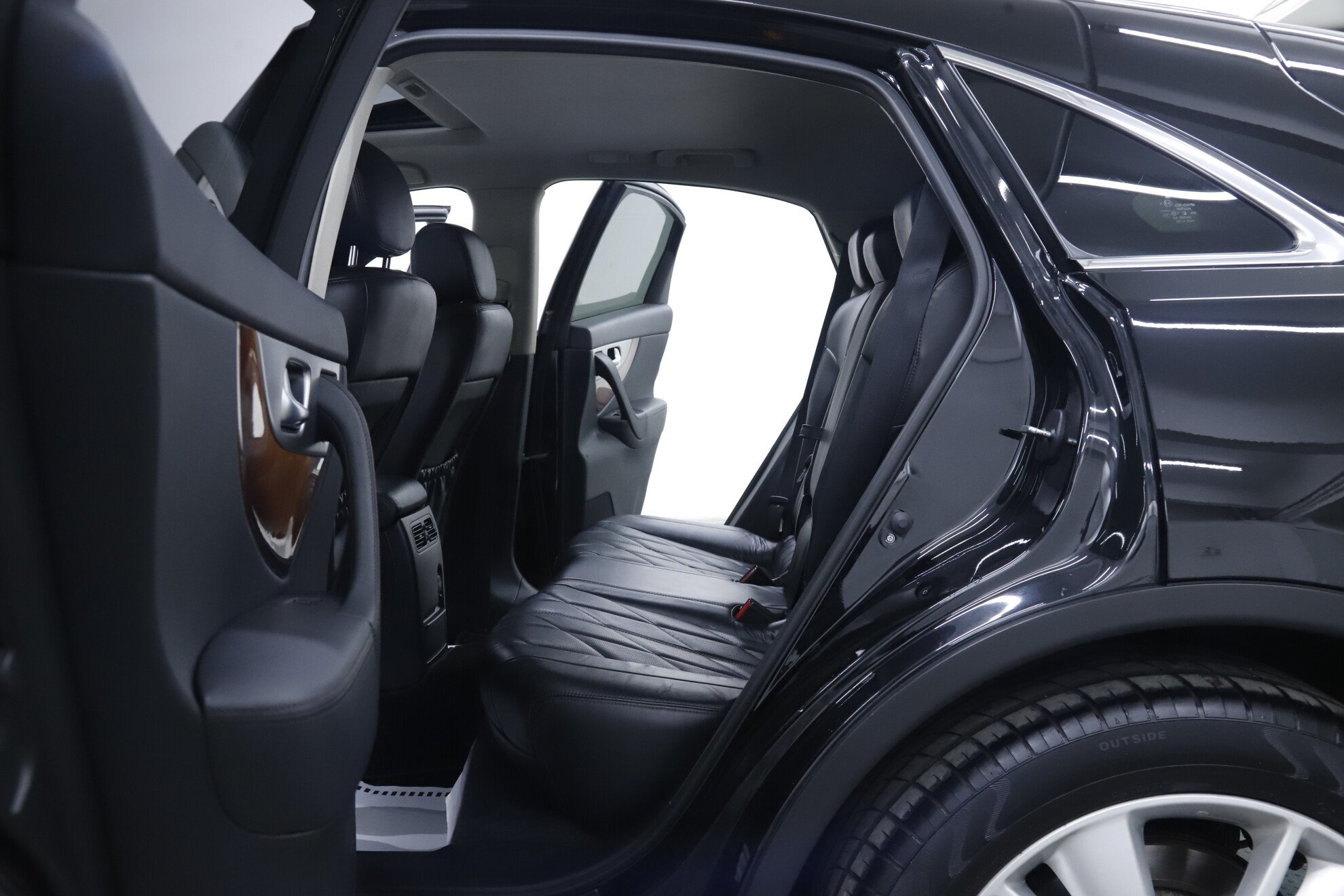 Infiniti QX70