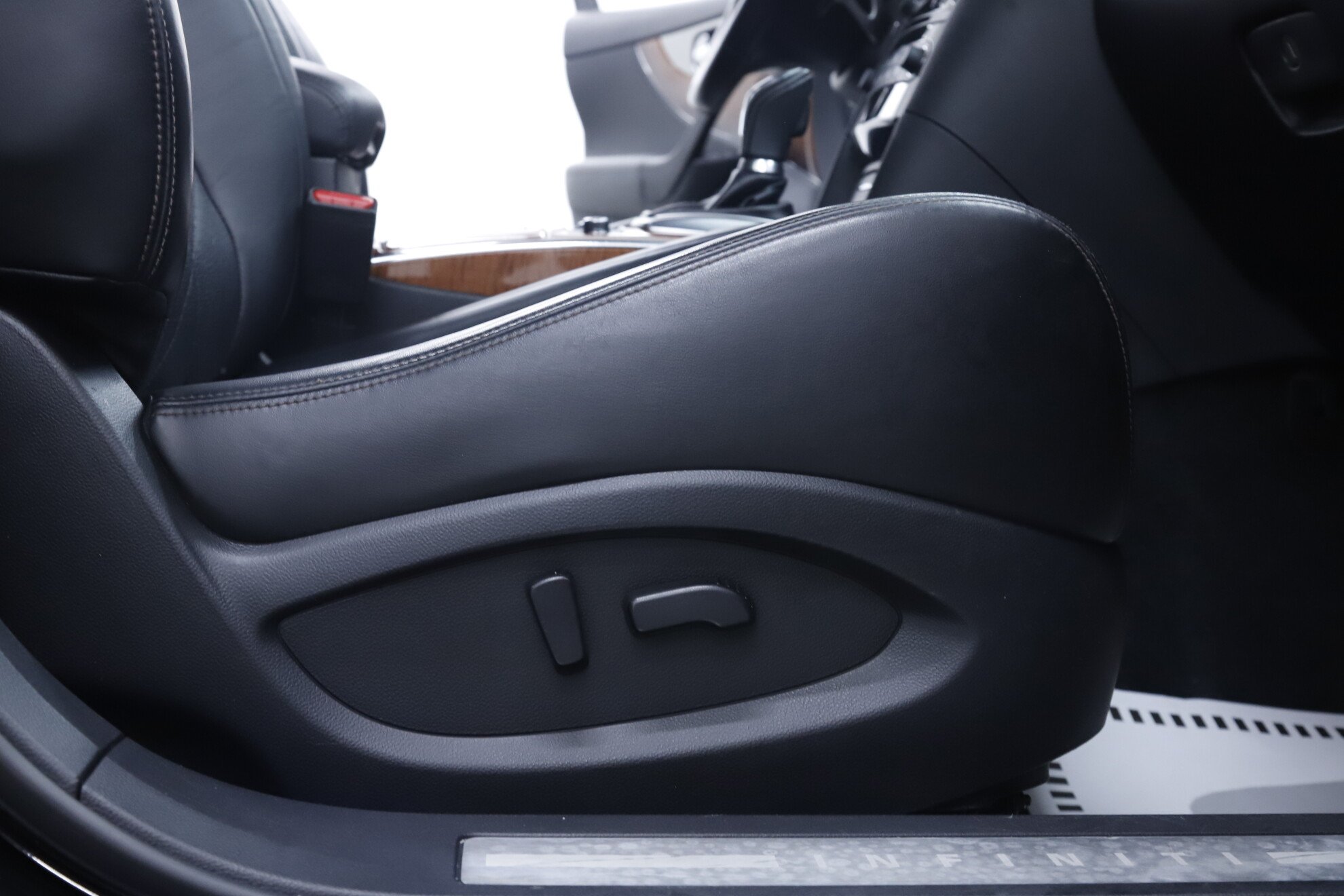 Infiniti QX70