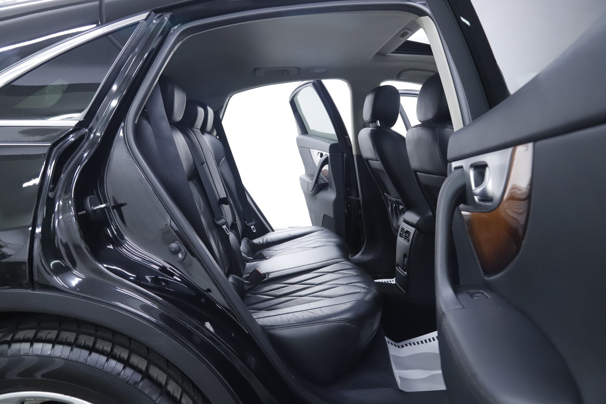 Infiniti QX70