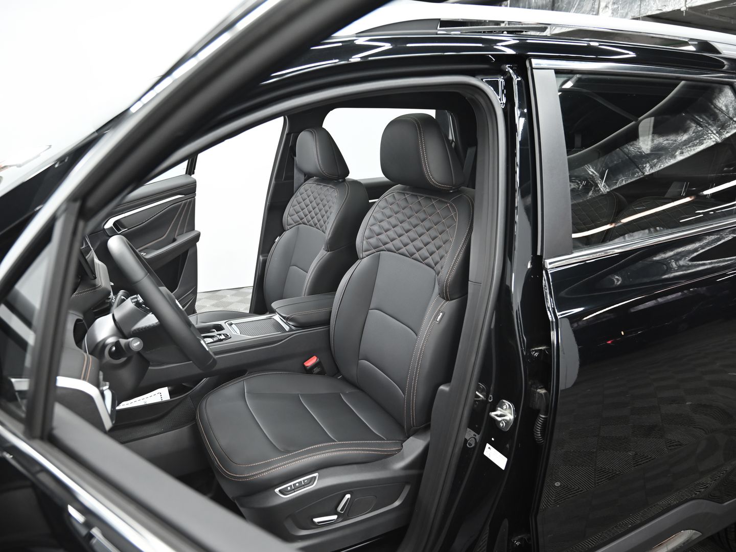 Geely Okavango