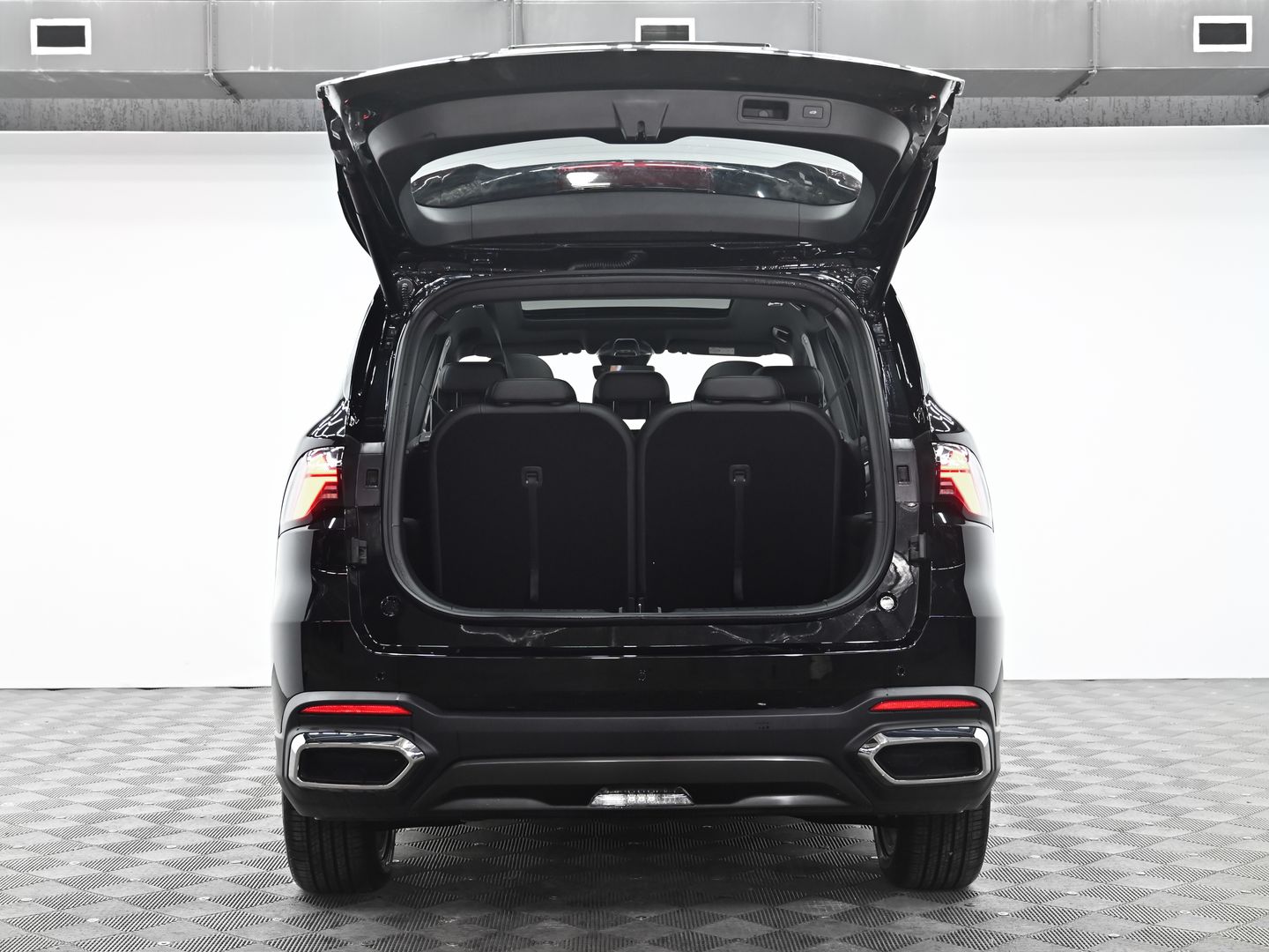 Geely Okavango