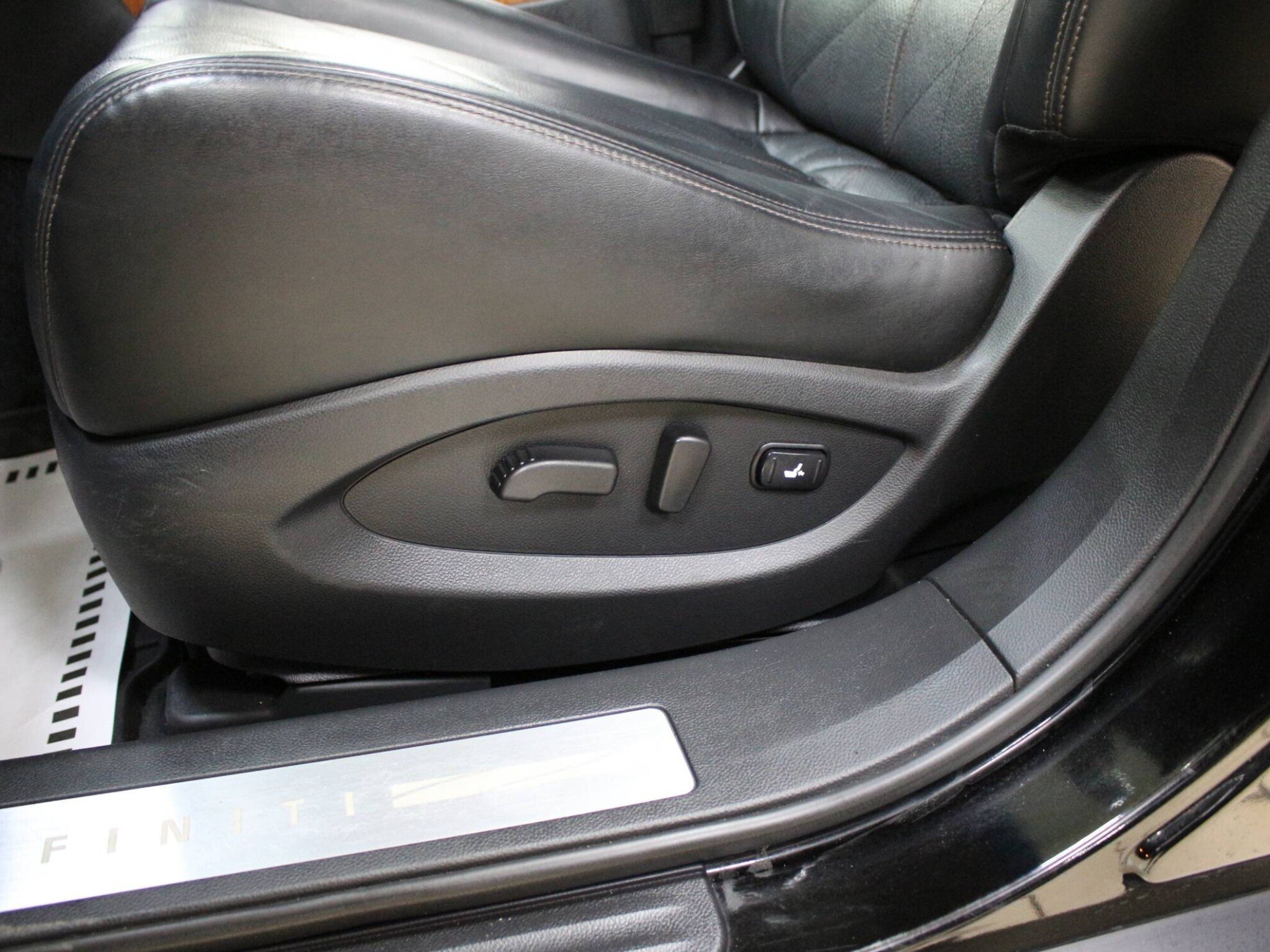 Infiniti QX70