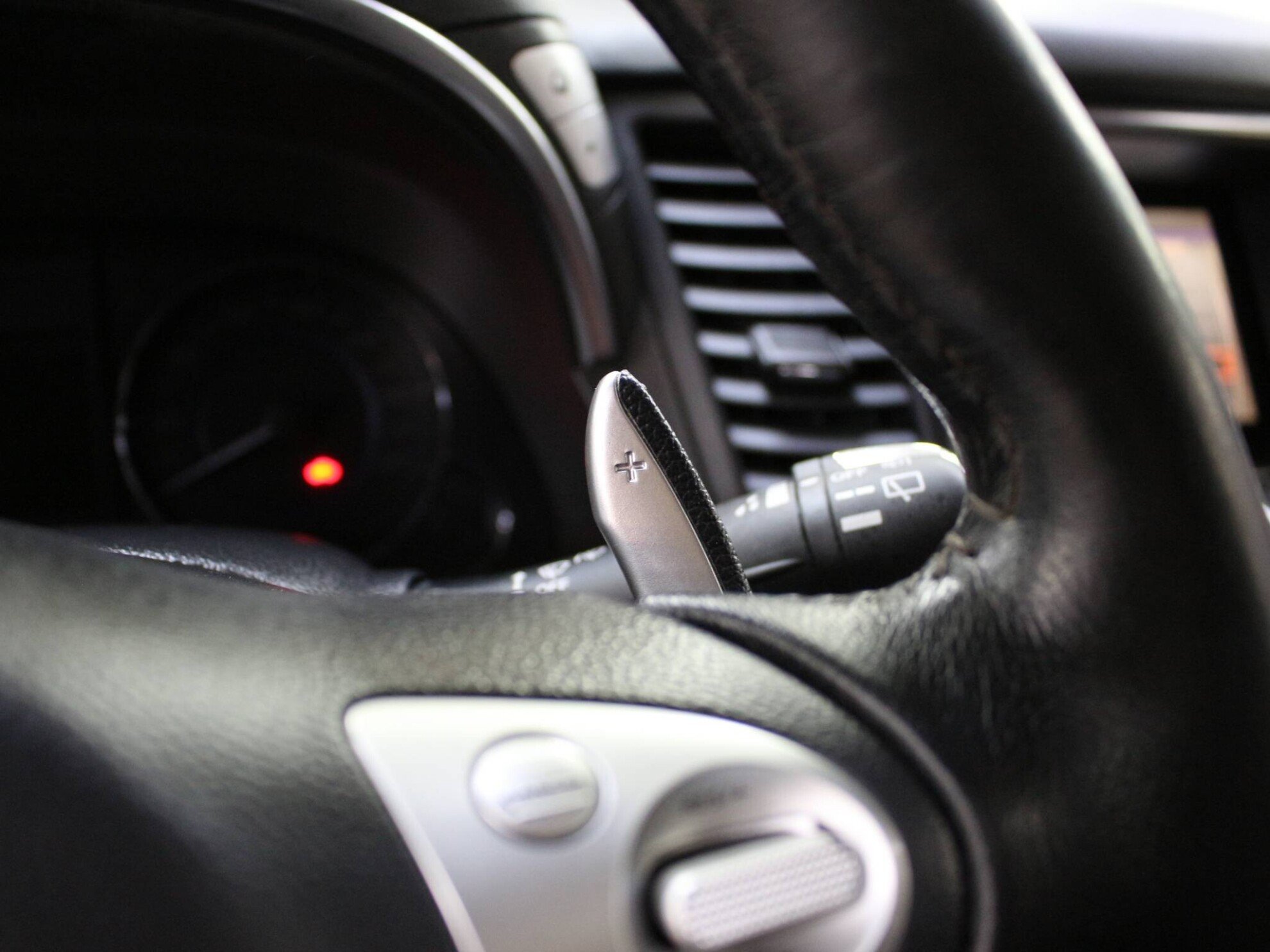 Infiniti QX70