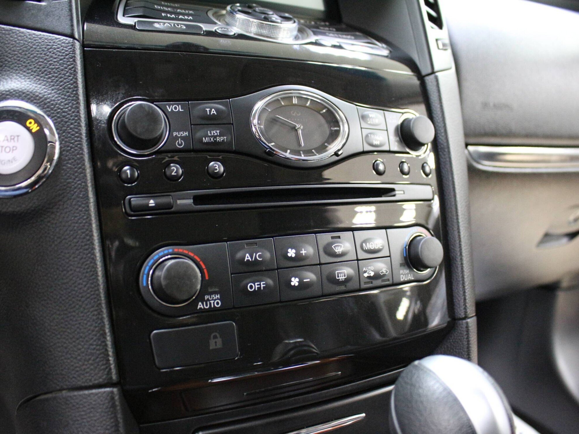 Infiniti QX70