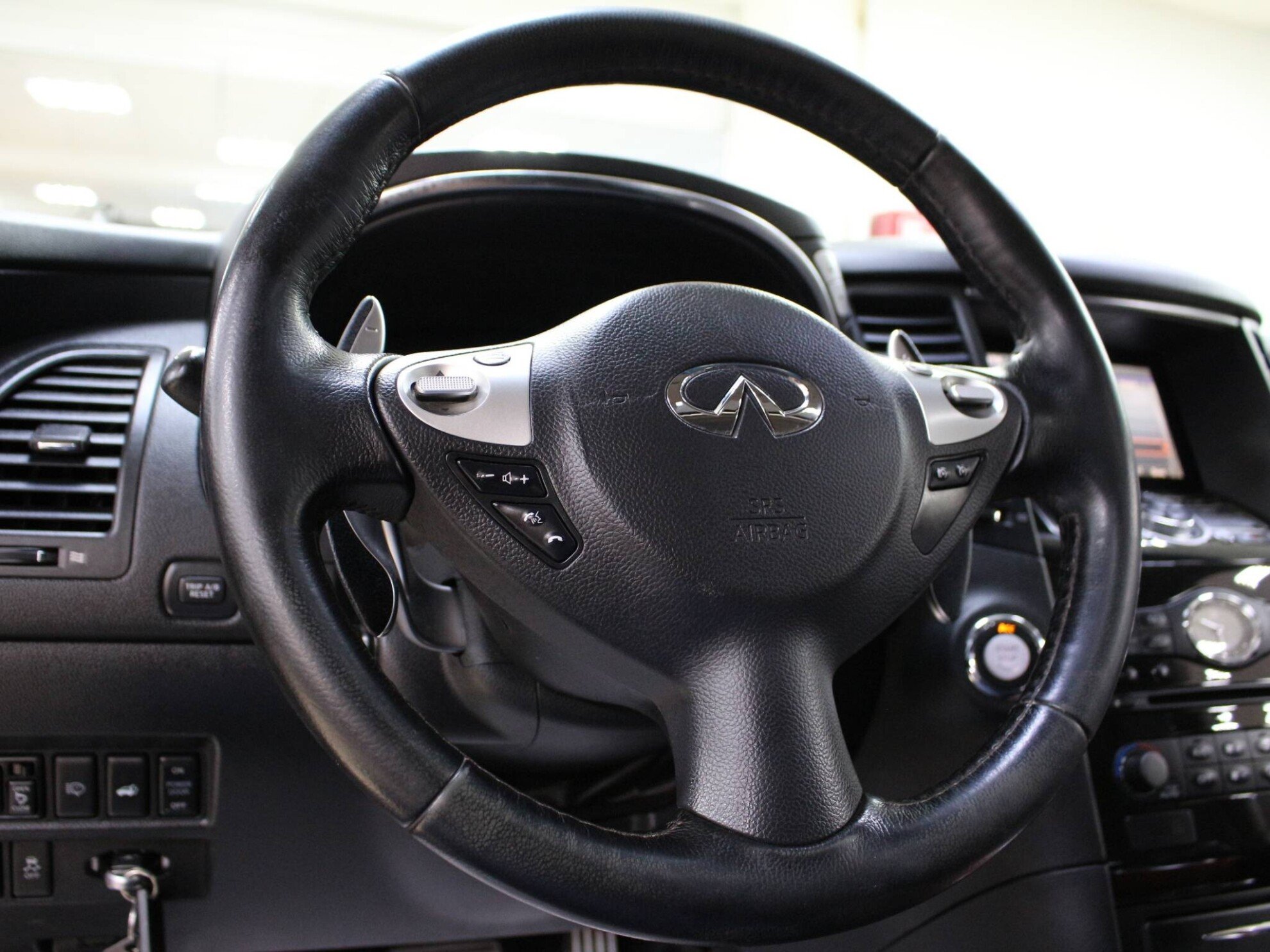 Infiniti QX70