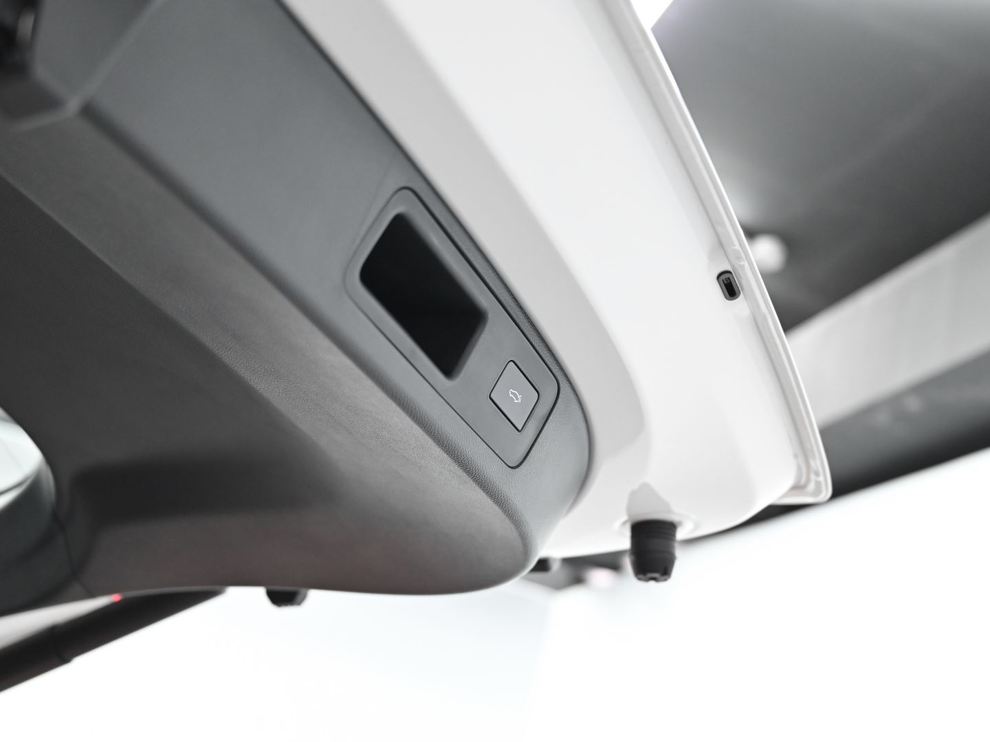 Geely Okavango