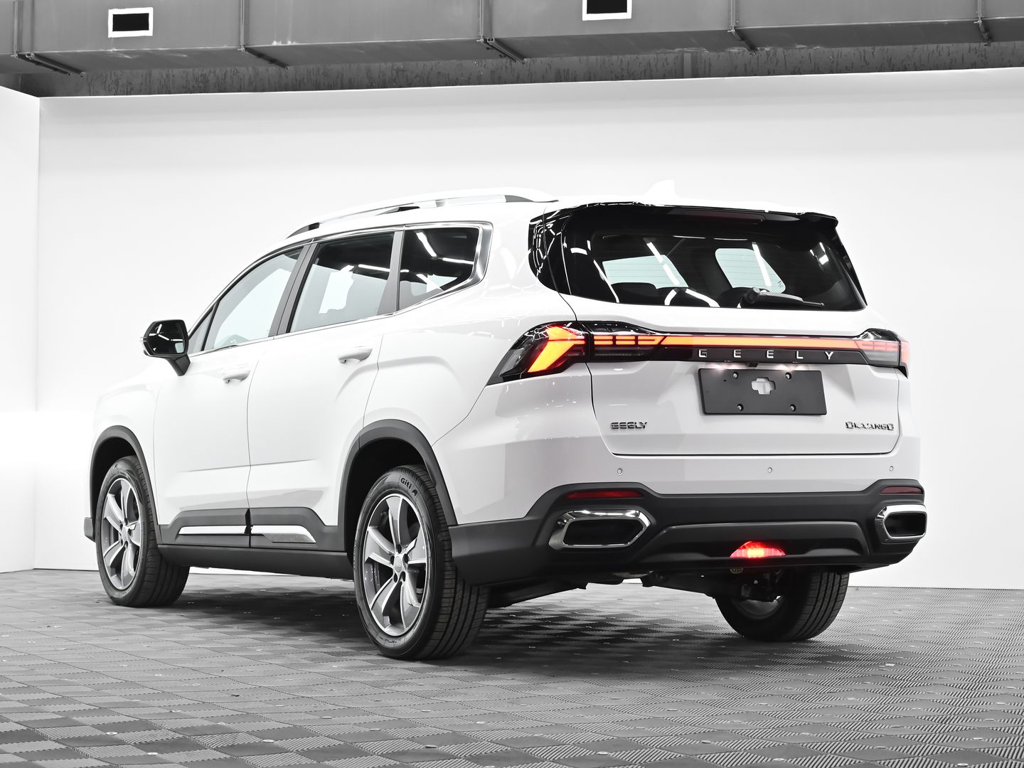 Geely Okavango
