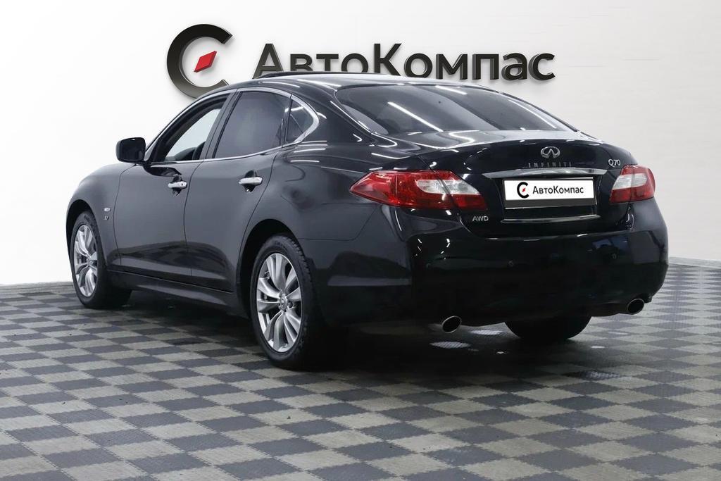 Infiniti Q70