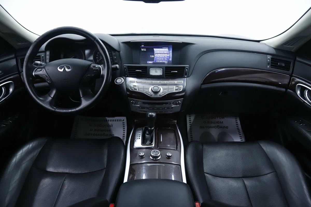 Infiniti Q70