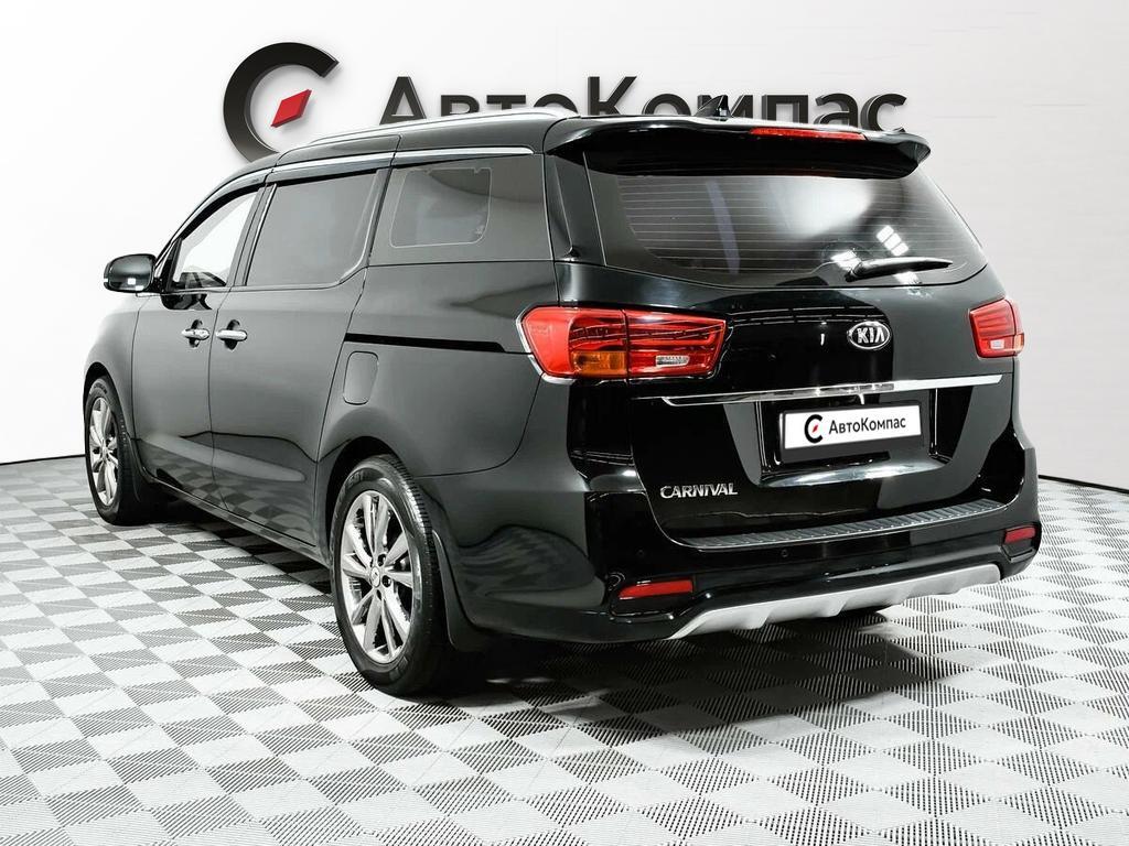 Kia Carnival