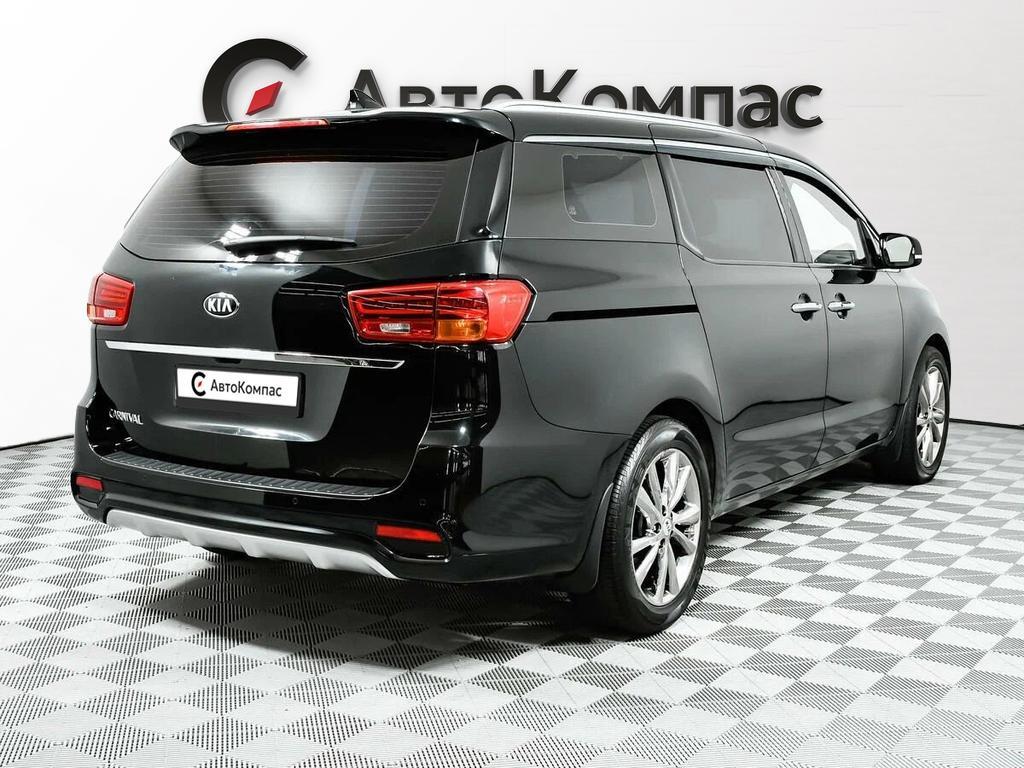 Kia Carnival