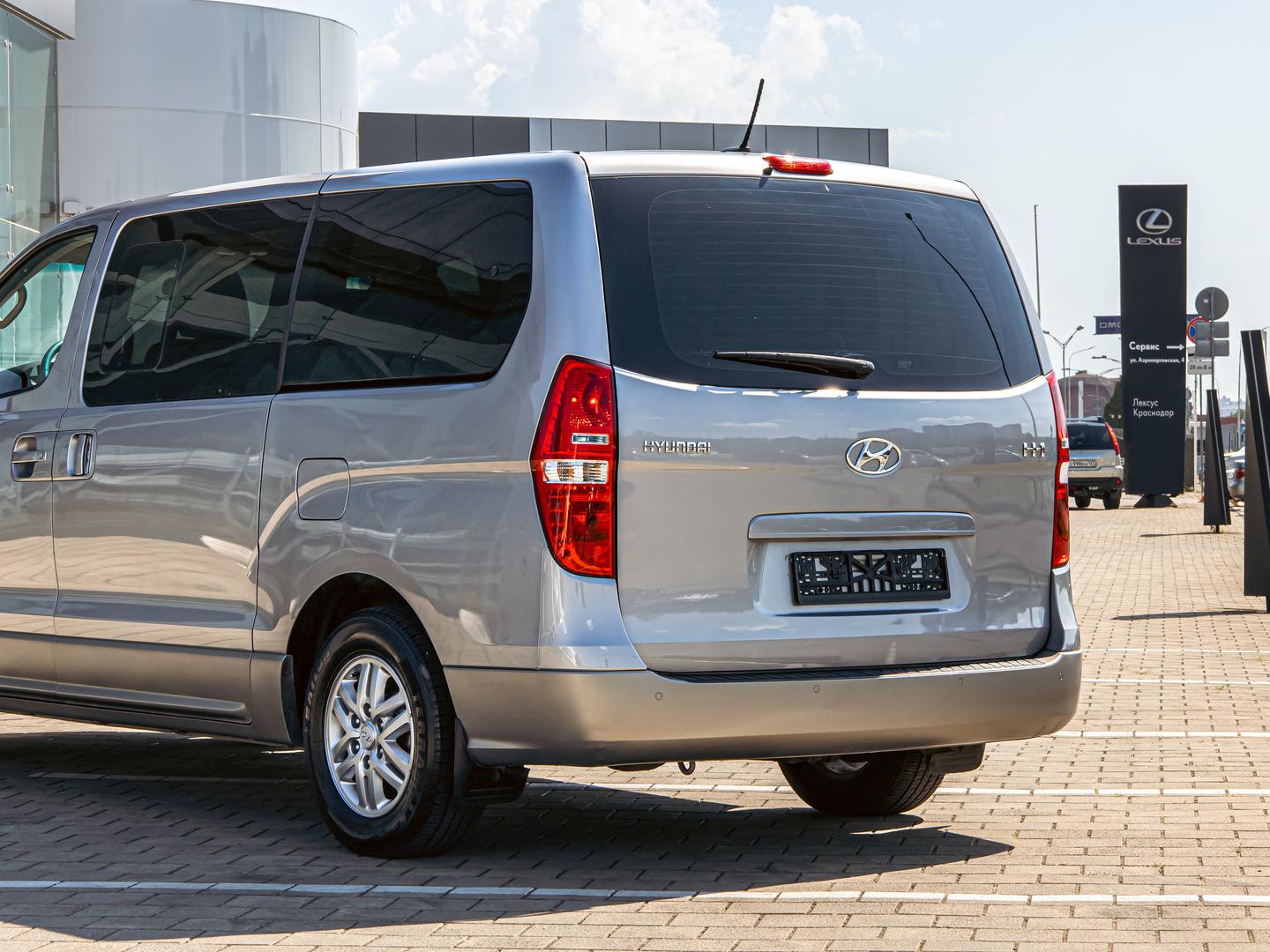 Hyundai H-1