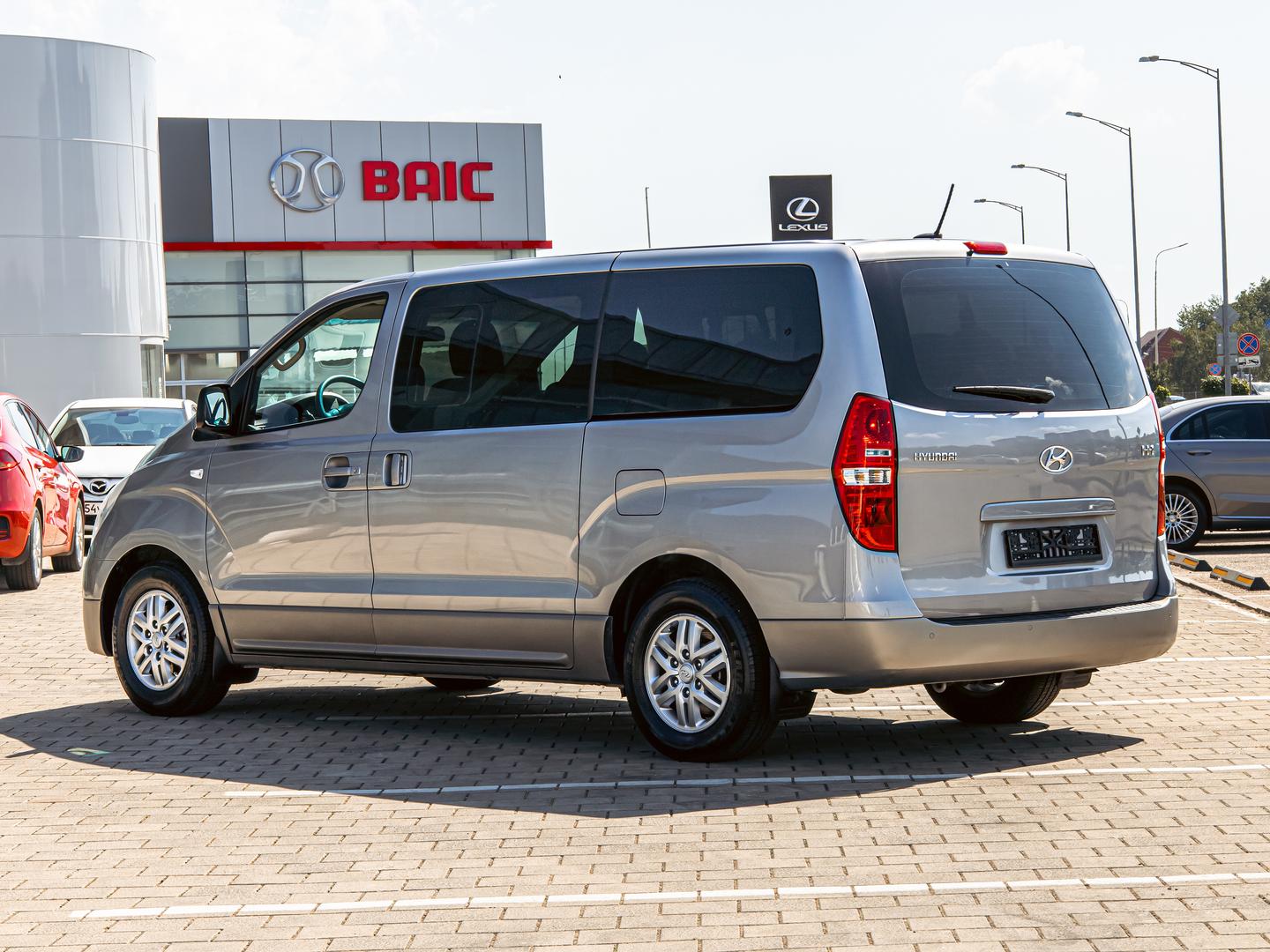 Hyundai H-1