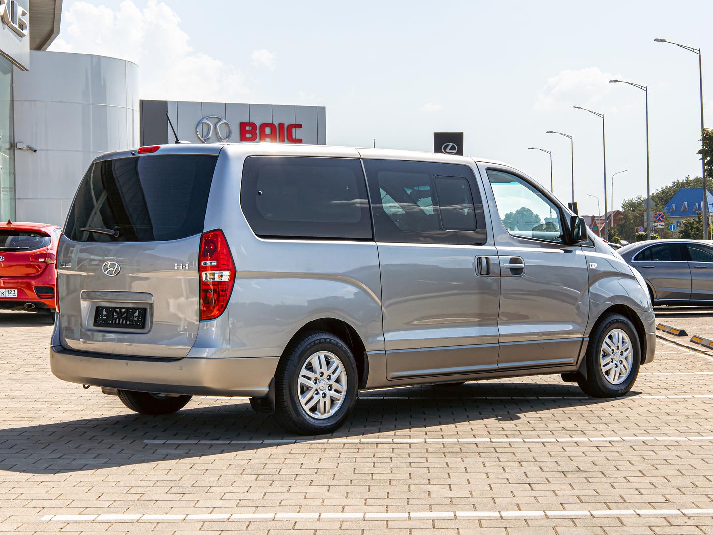 Hyundai H-1