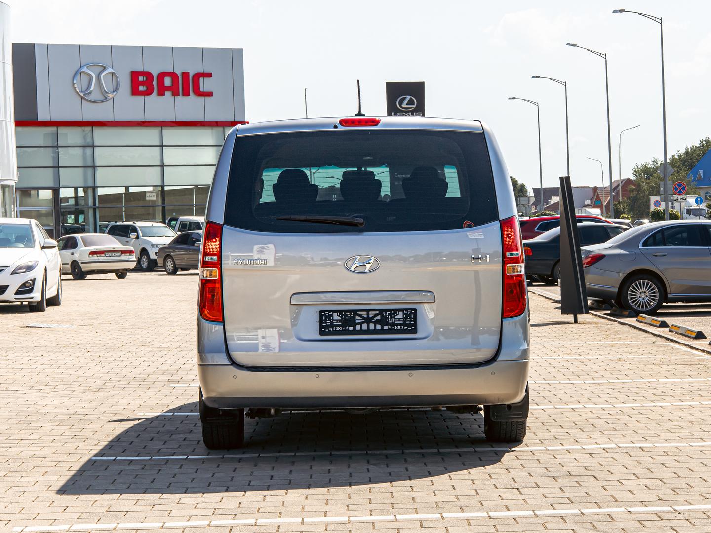 Hyundai H-1