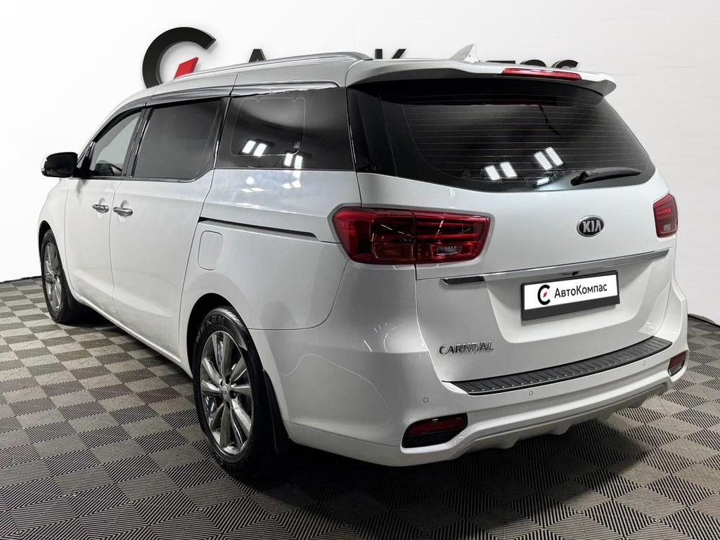 Kia Carnival