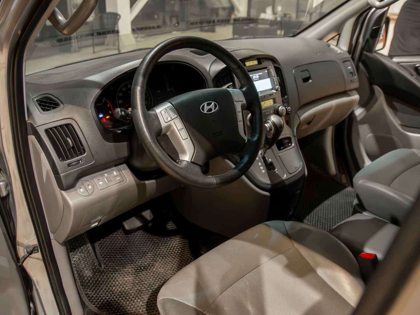 Hyundai Grand Starex