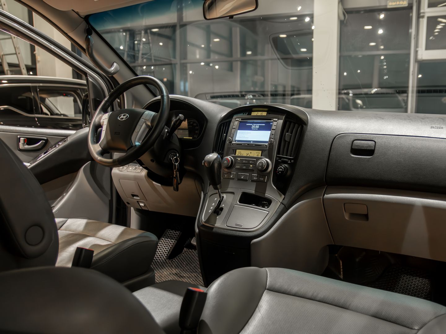 Hyundai Grand Starex