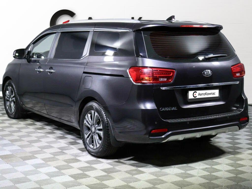 Kia Carnival