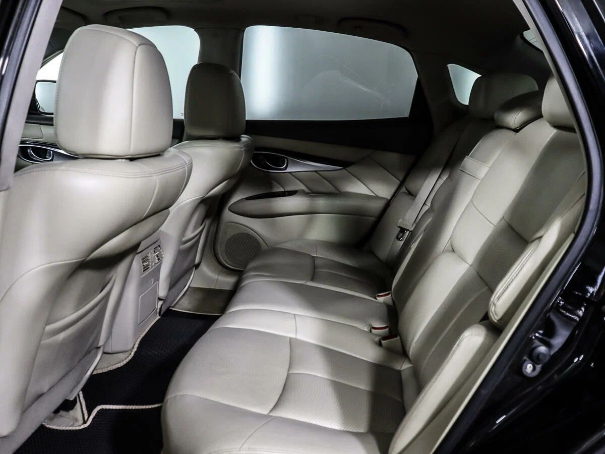 Infiniti Q70