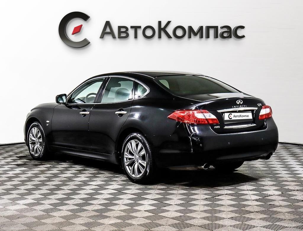 Infiniti Q70