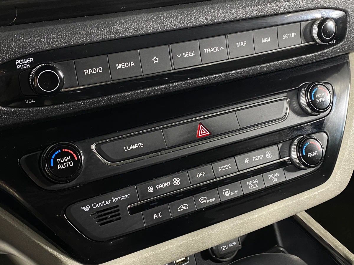 Kia Carnival