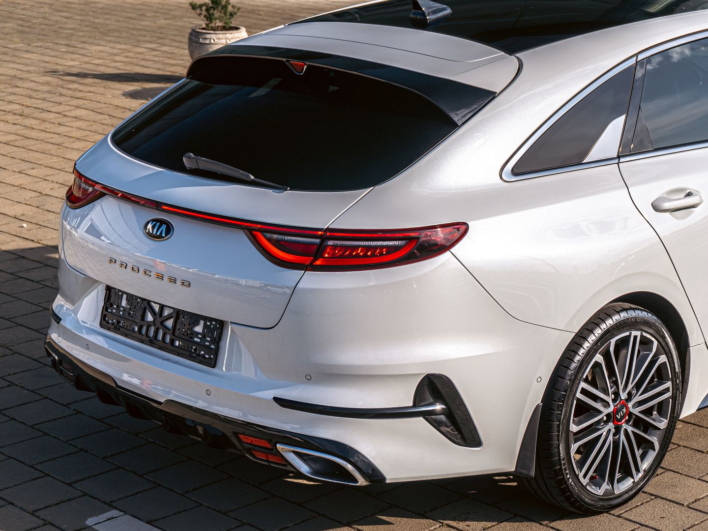 Kia Proceed